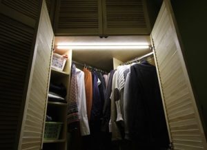 Как сделать подсветку в шкафу